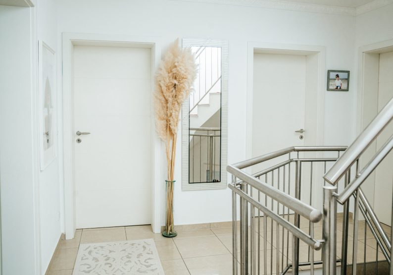 08 - Flurbereich mit Treppenhaus