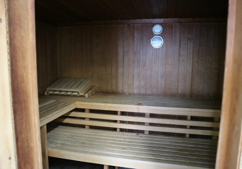 13 - Sauna