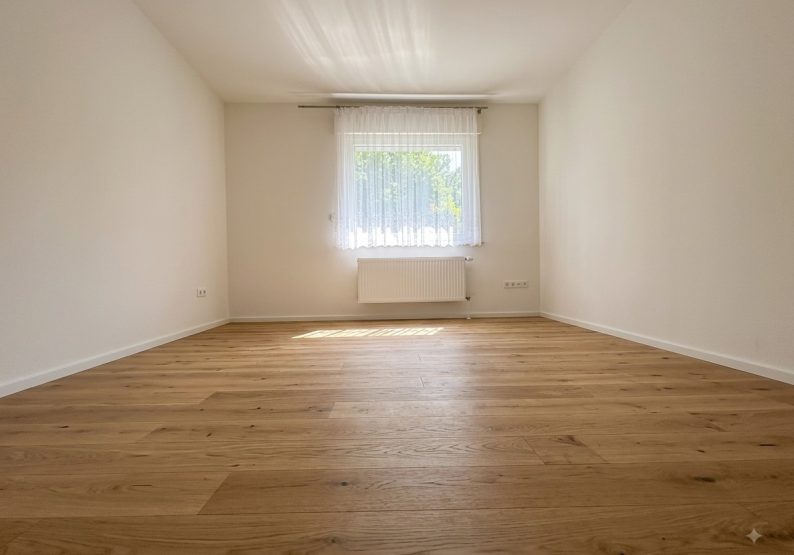 EG Zimmer groß neu